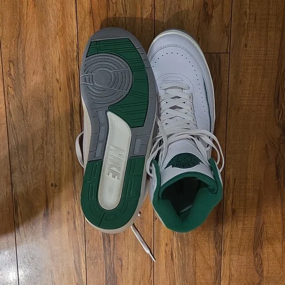 Nike Air Jordan 2 Retro "Lucky Green" sneakers.  - Picture 3 of 3